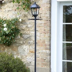 Victoriana 365 Solar Lamp Post