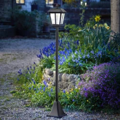 Metro Solar Lamp Post